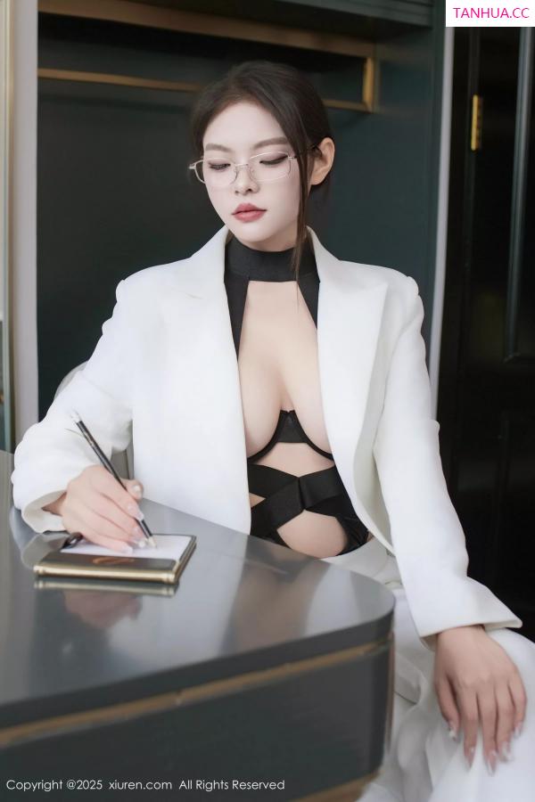   [XiuRen]高清写真图 2025.06.26 No.10464 冬安 白色西服第5张图片